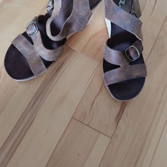 Leather sandals - Picture 2 of 3